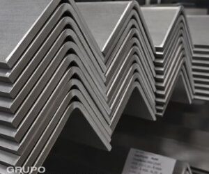 Como o serviço de corte e dobra de aço inox garante a precisão do seu projeto
