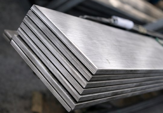 Entendendo a resistência e a versatilidade da barra chata de aço inox