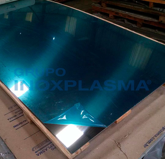 Saiba como escovar chapa de aço inox para manter a qualidade e o acabamento